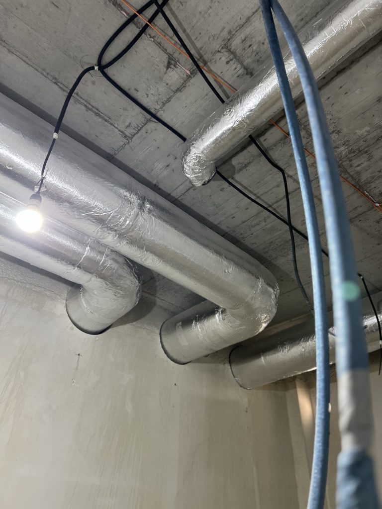 spital-hardmed-conducte-ventilatie-izolate-coridor-tehnic
